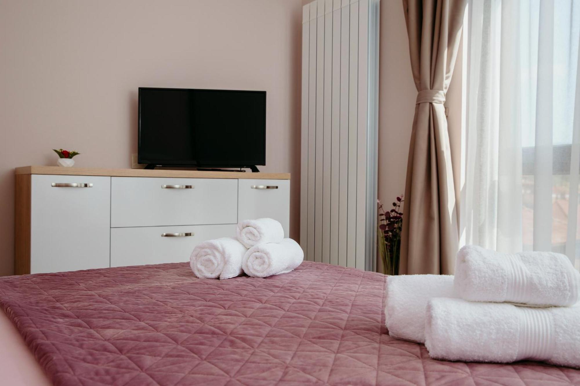 Rose Valley Apartment Kazanlak Exterior photo